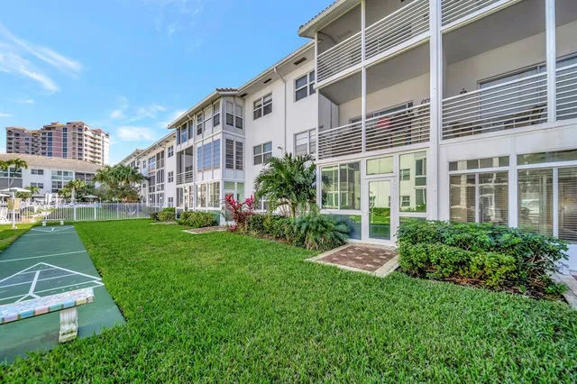 $2,300 | 1461 South Ocean Boulevard, Unit 110, Lauderdale-by-the-Sea, FL 33062