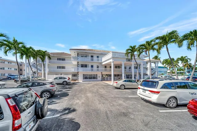 $2,300 | 1461 South Ocean Boulevard, Unit 110, Lauderdale-by-the-Sea, FL 33062