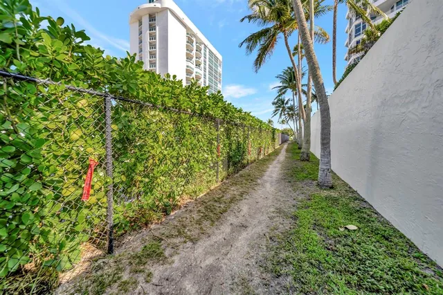 $2,300 | 1461 South Ocean Boulevard, Unit 110, Lauderdale-by-the-Sea, FL 33062