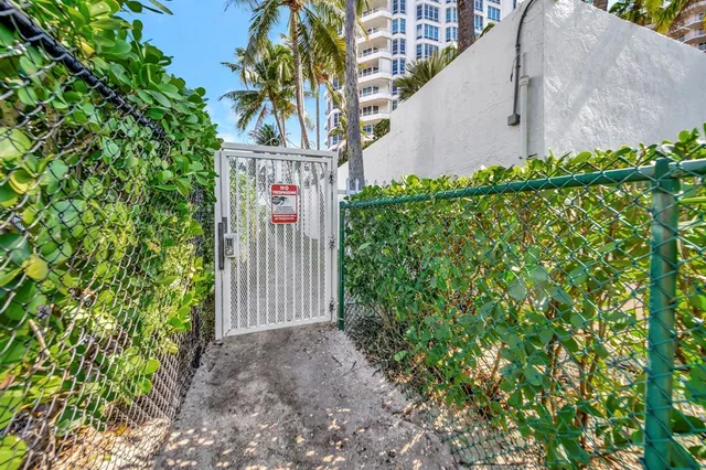 $2,300 | 1461 South Ocean Boulevard, Unit 110, Lauderdale-by-the-Sea, FL 33062