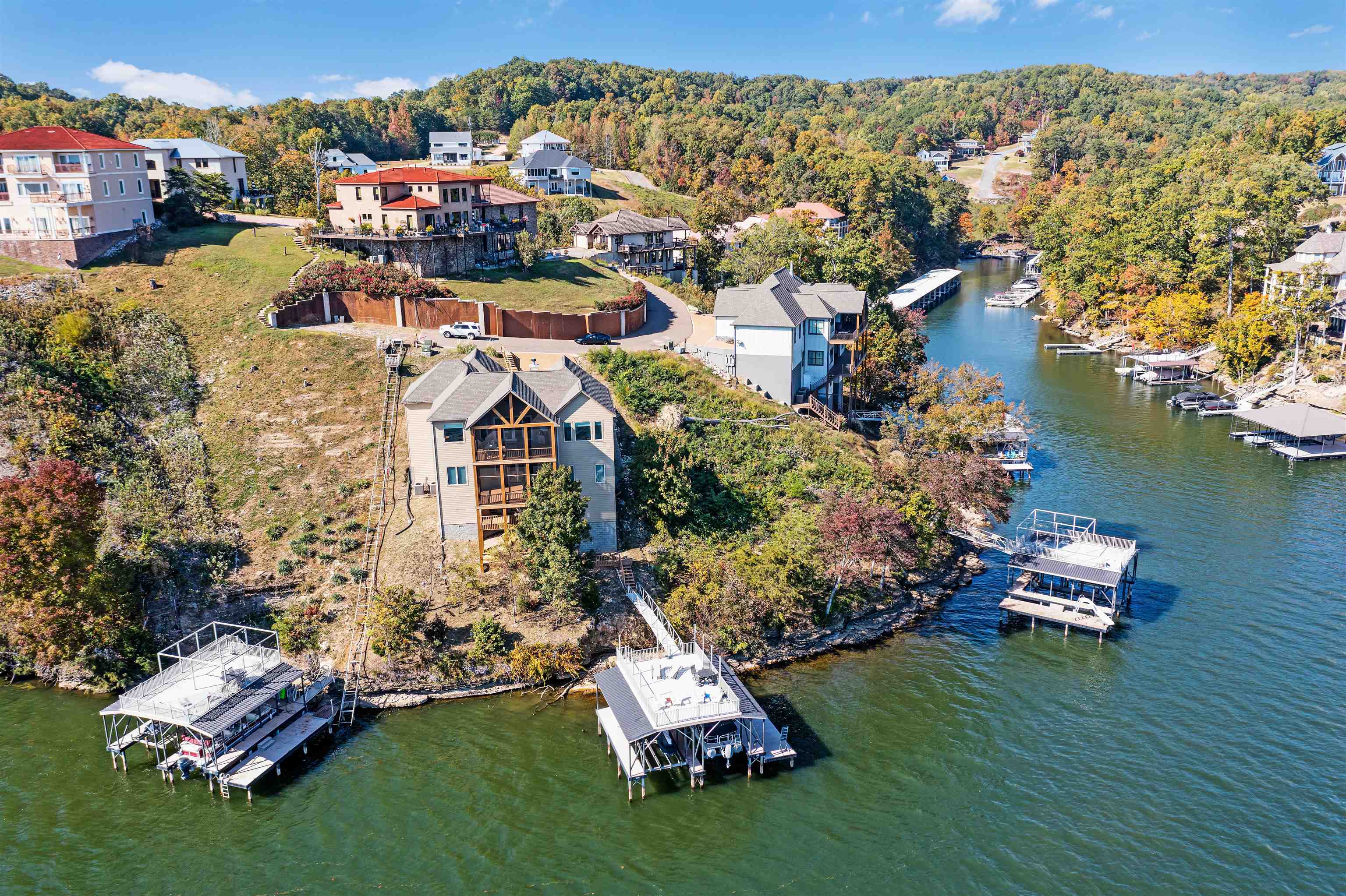 45 Pinnacle Pointe Savannah, TN 38372 - Photo 2 of 30 an aerial view of a house with a garden