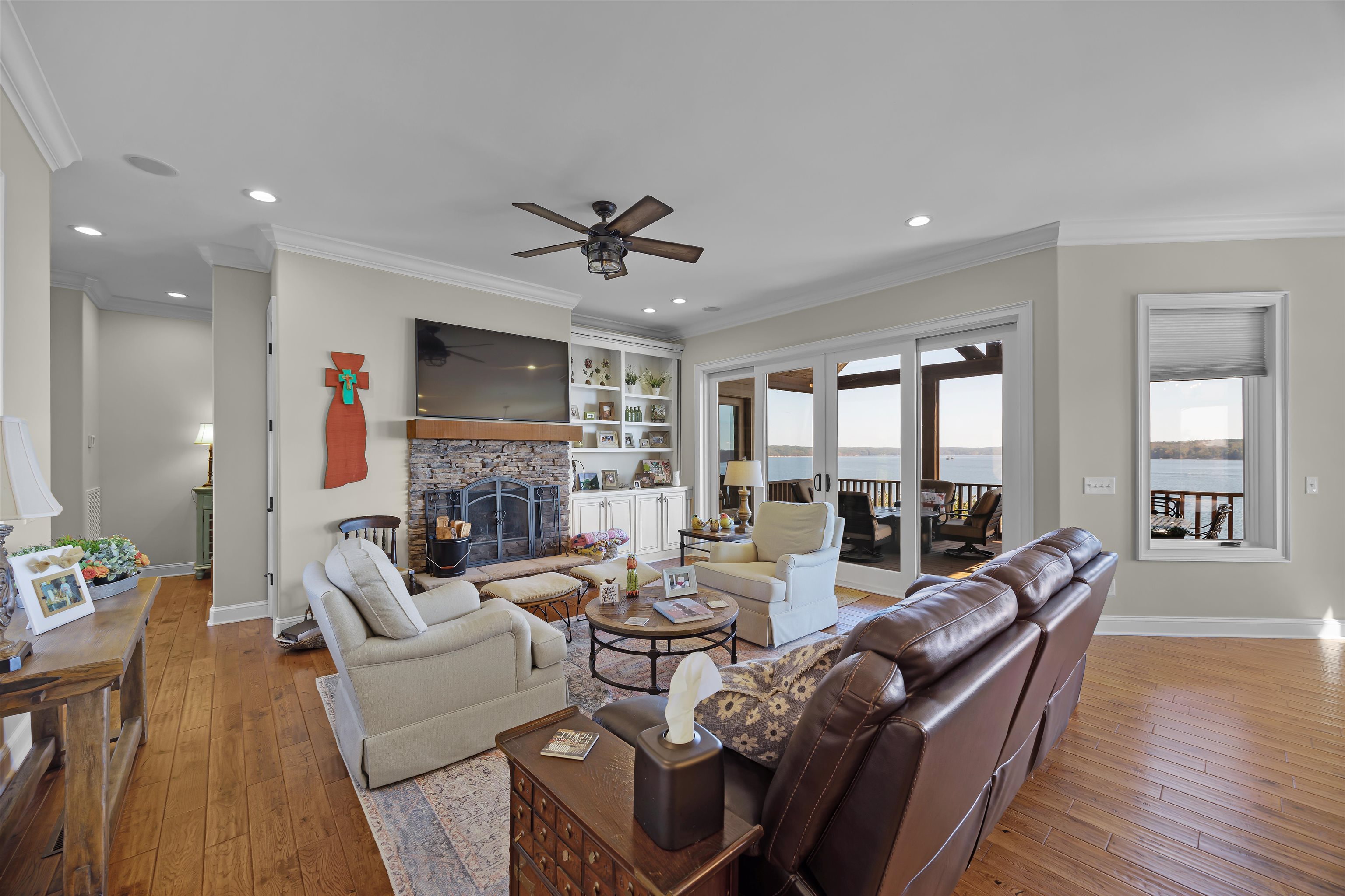 45 Pinnacle Pointe Savannah, TN 38372 - Photo 9 of 30 a living room with fireplace furniture and a flat screen tv