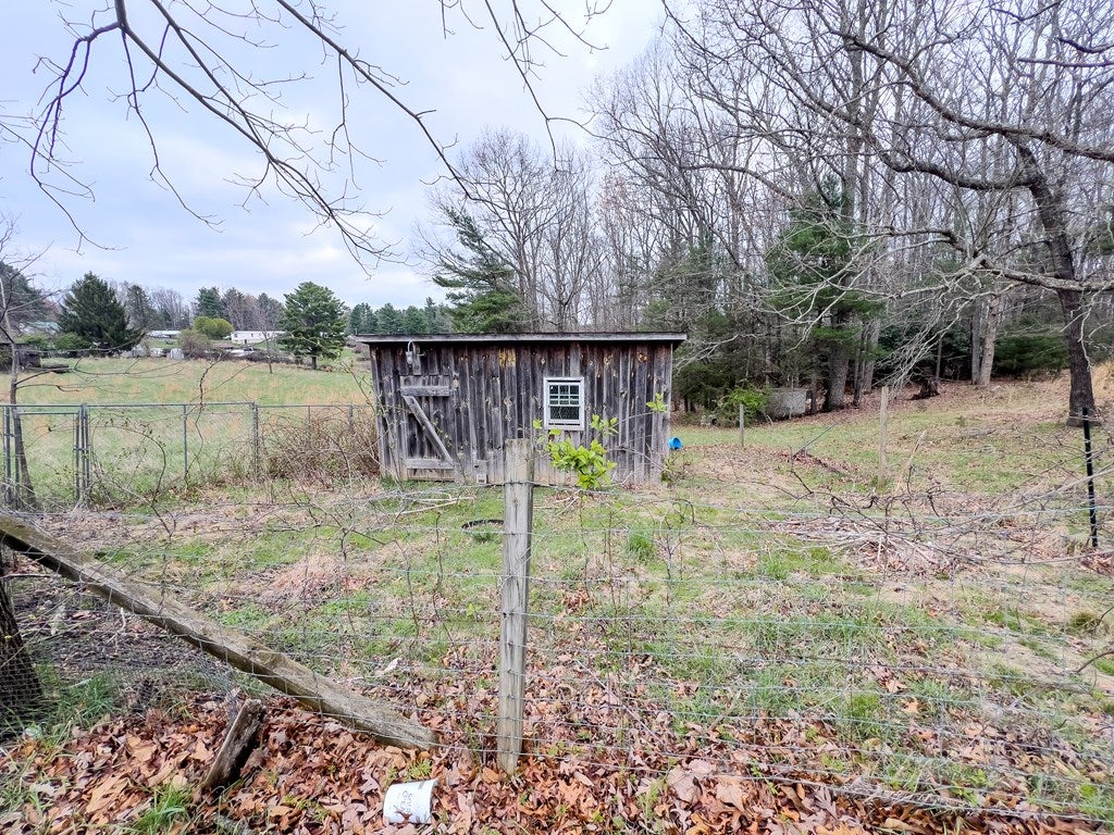730 Wildcat Road Hillsville, VA 24343 - Photo 24 of 42 Gallery Image 24