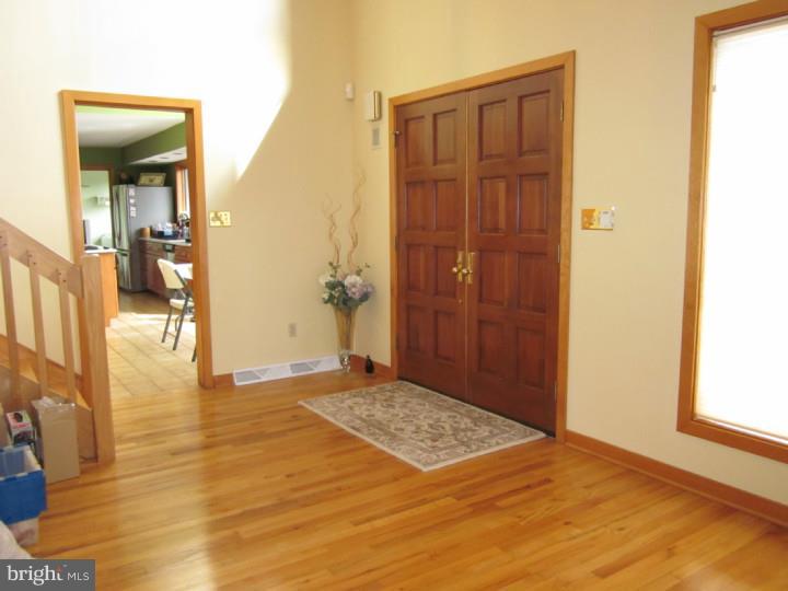 552 Chandler Mill Road Avondale, PA 19311 - Photo 6 of 25 Foyer