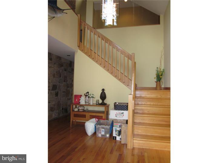 552 Chandler Mill Road Avondale, PA 19311 - Photo 7 of 25 Foyer