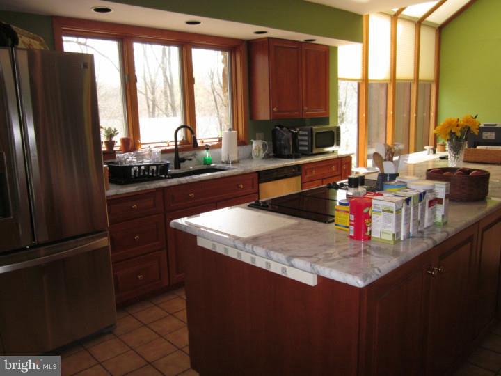 552 Chandler Mill Road Avondale, PA 19311 - Photo 9 of 25 Kitchen