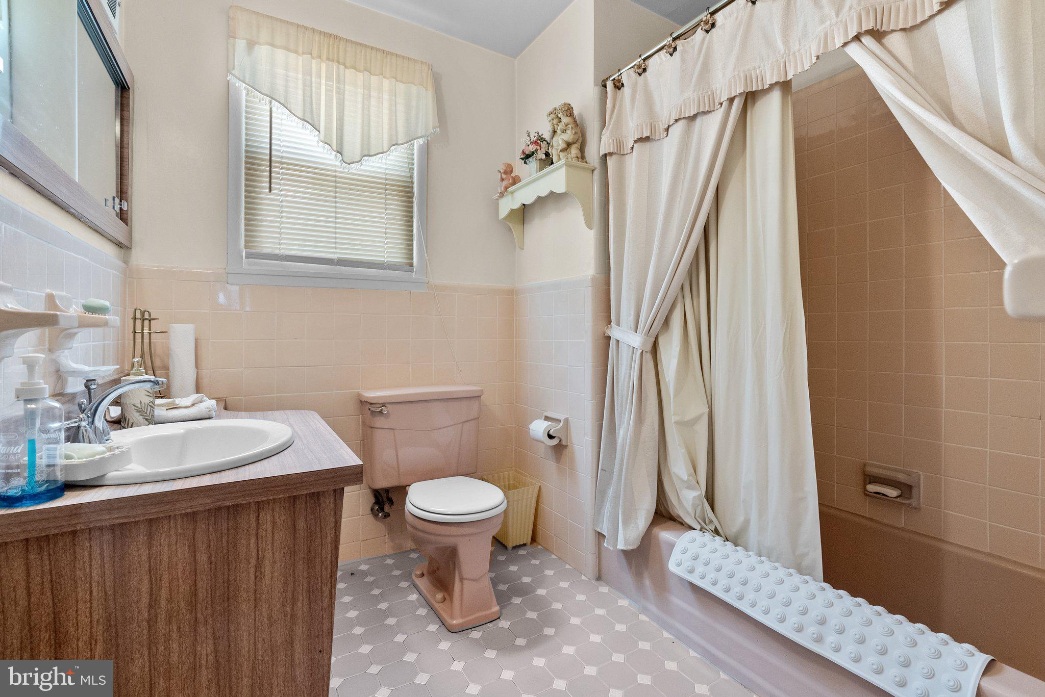 166 Sleighride Road Willow Grove, PA 19090 - Photo 18 of 28 Gallery Image 18