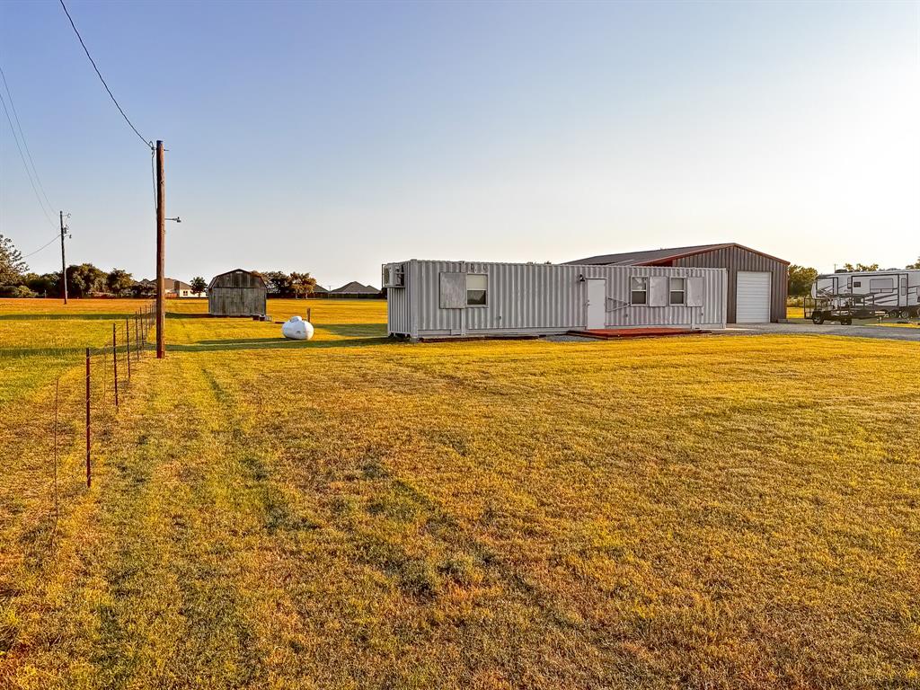 350 Summerfield Court Springtown, TX 76082 - Photo 4 of 19