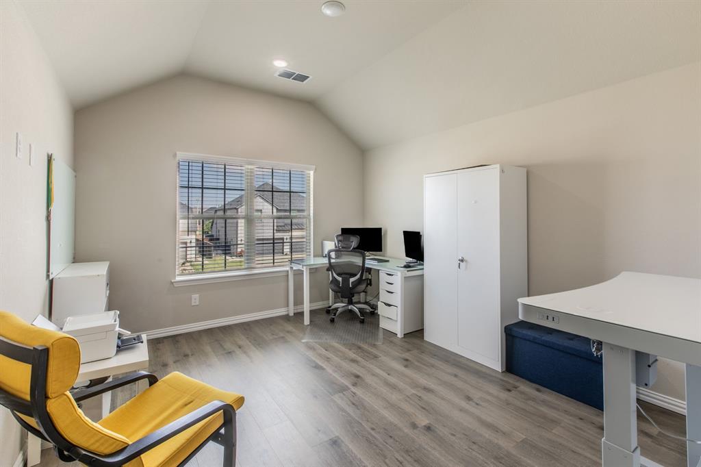 2521 Maidenhair Road Frisco, TX 75033 - Photo 22 of 39 Spacious room with vaulted ceilings and wood-finish flooring