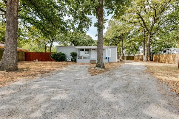 $1,900 | 209 Wicker Hill Road, Burleson, TX 76028