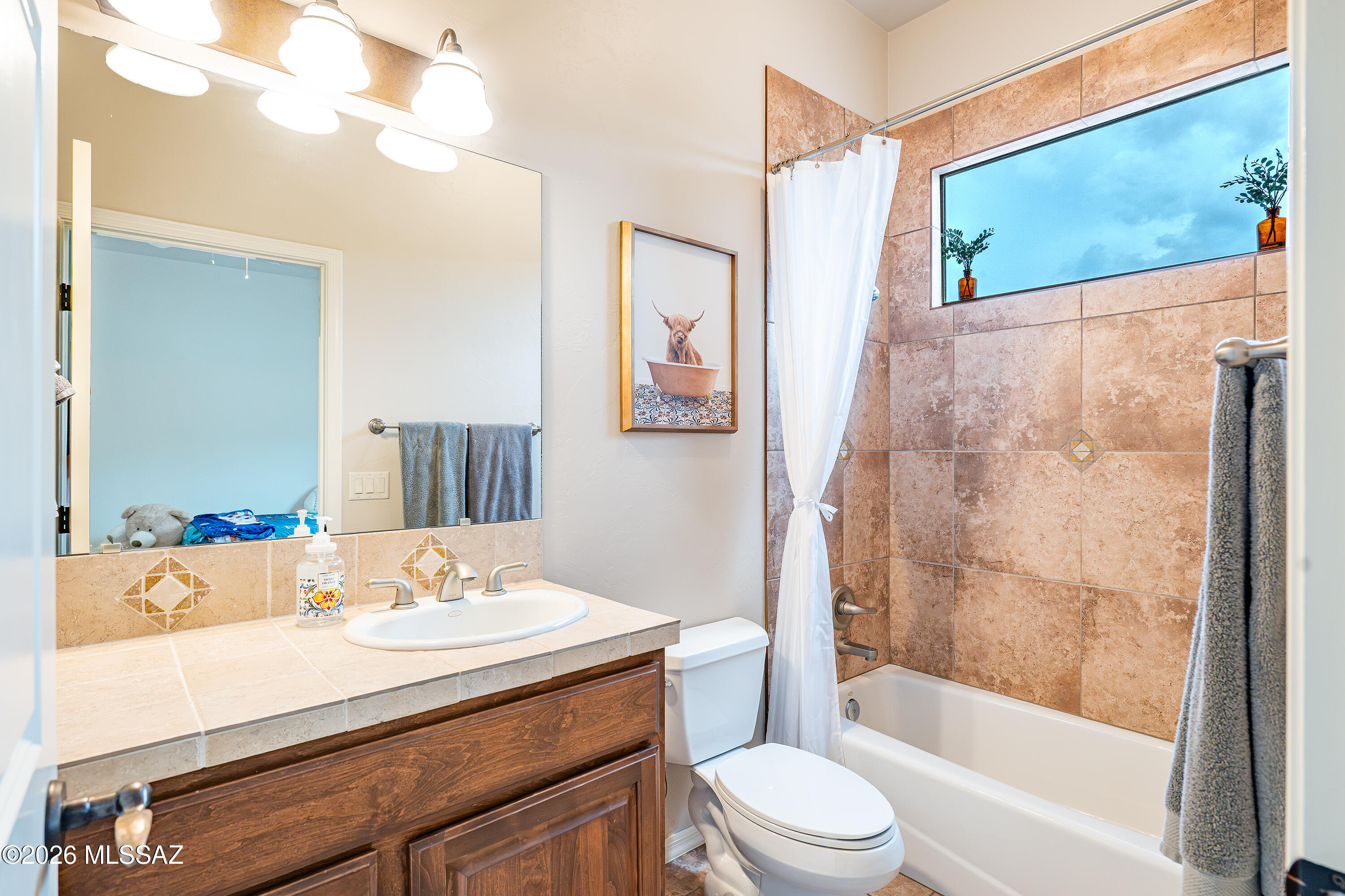 8550 South Picacho View Loop Vail, AZ 85641 - Photo 28 of 51 Private bathroom for bedroom #3.