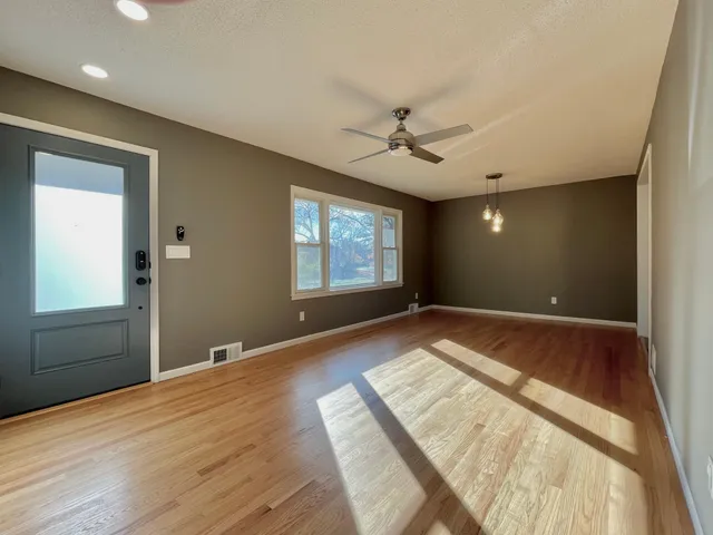 $3,500 | 17620 8th Avenue North, Plymouth, MN 55447