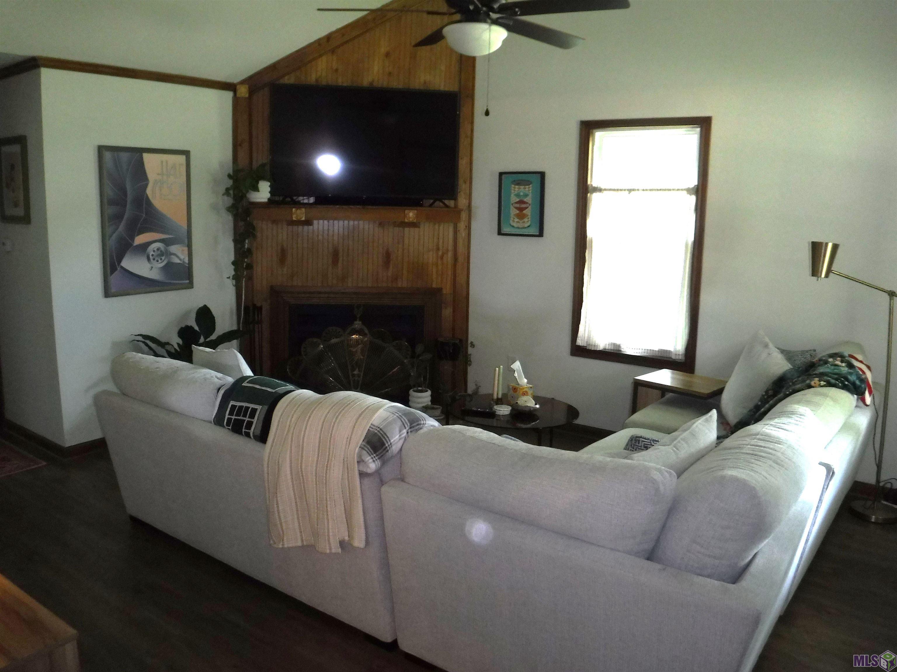 8369 Phillips Road St. Amant, LA 70774 - Photo 3 of 18 Living Room