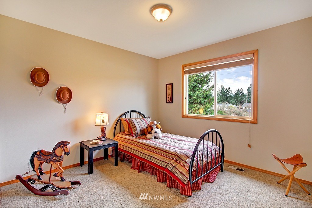 2001 Queen Avenue Northeast Renton, WA 98056 - Photo 11 of 15