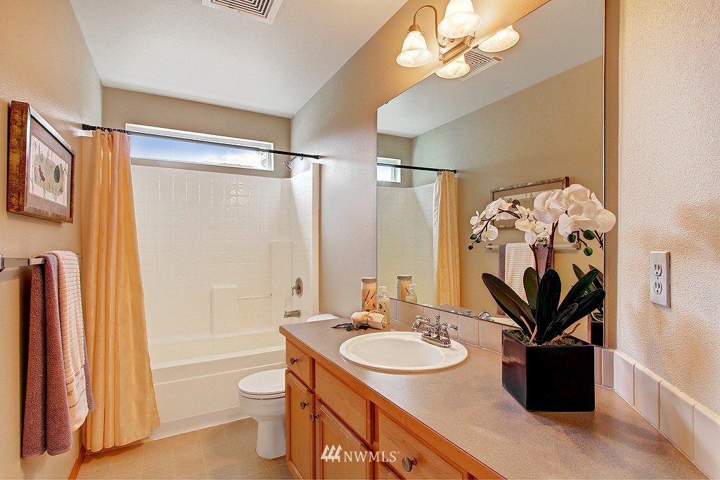 2001 Queen Avenue Northeast Renton, WA 98056 - Photo 13 of 15
