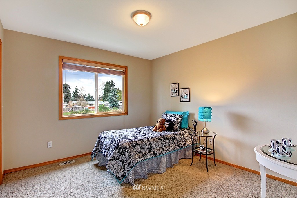 2001 Queen Avenue Northeast Renton, WA 98056 - Photo 10 of 15