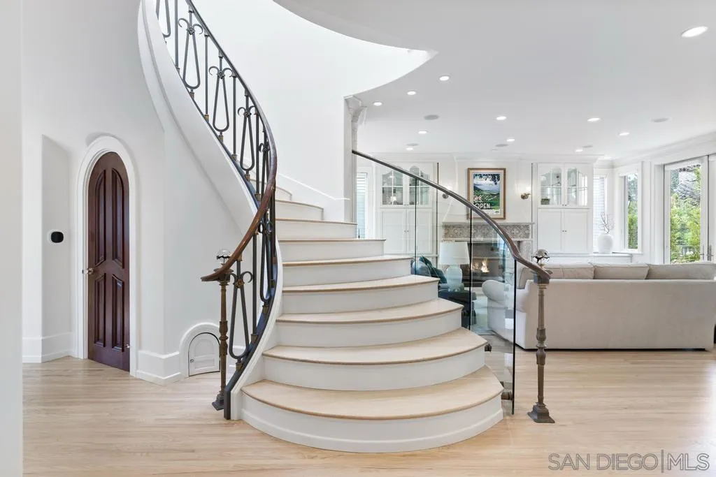 7971 Prospect Place La Jolla, CA 92037 - Photo 16 of 36 a view of entryway and hall with wooden floor
