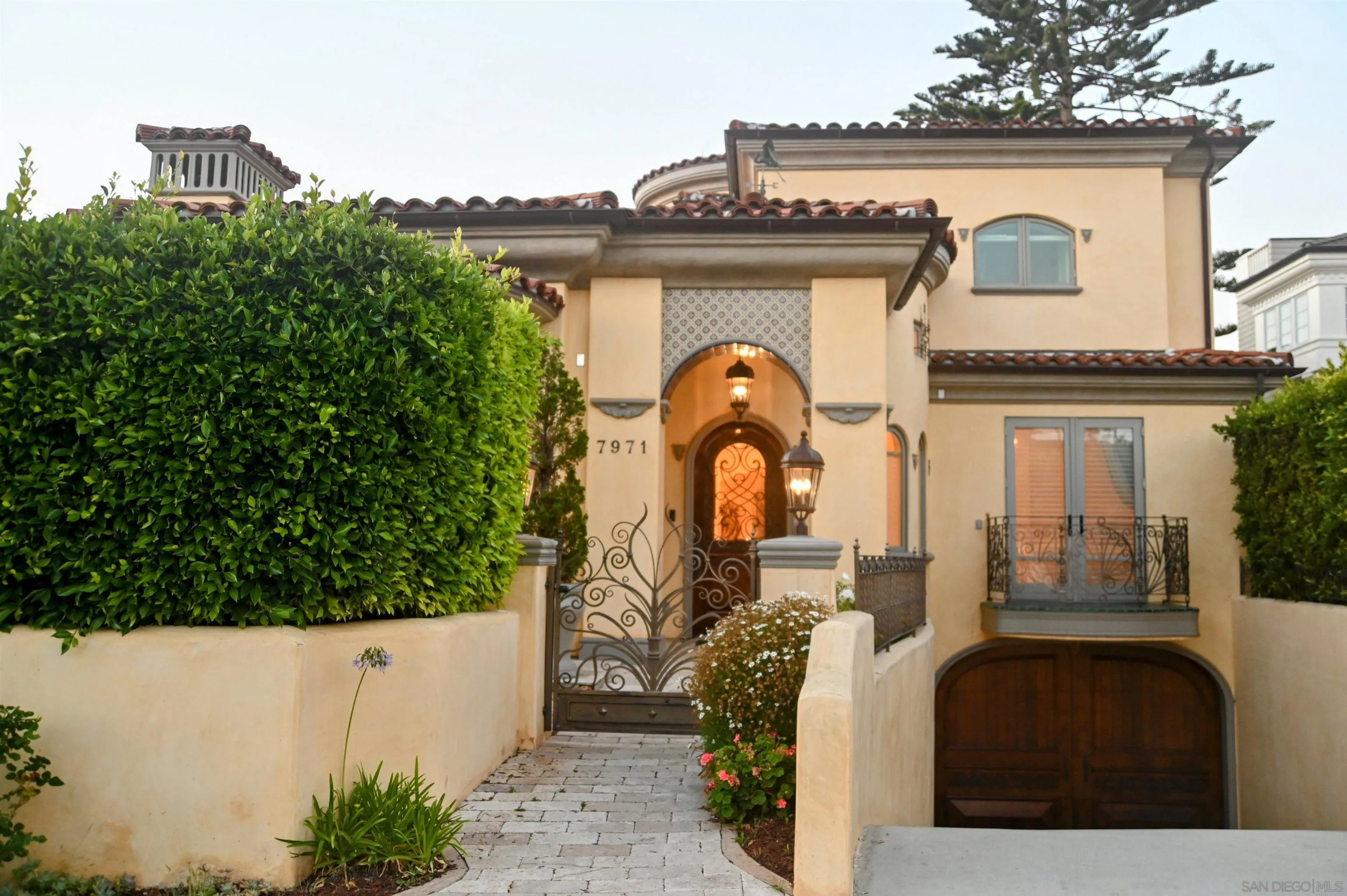 7971 Prospect Place La Jolla, CA 92037 - Photo 35 of 36 a front view of a house with a garden
