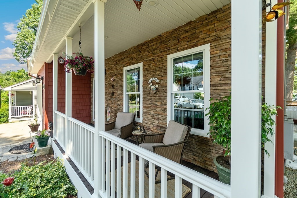 92 Briggs Street Springfield, MA 01151 - Photo 4 of 32