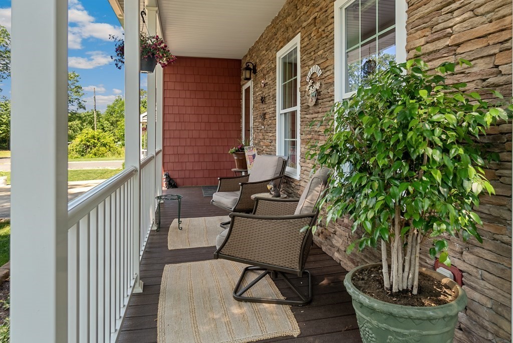 92 Briggs Street Springfield, MA 01151 - Photo 5 of 32