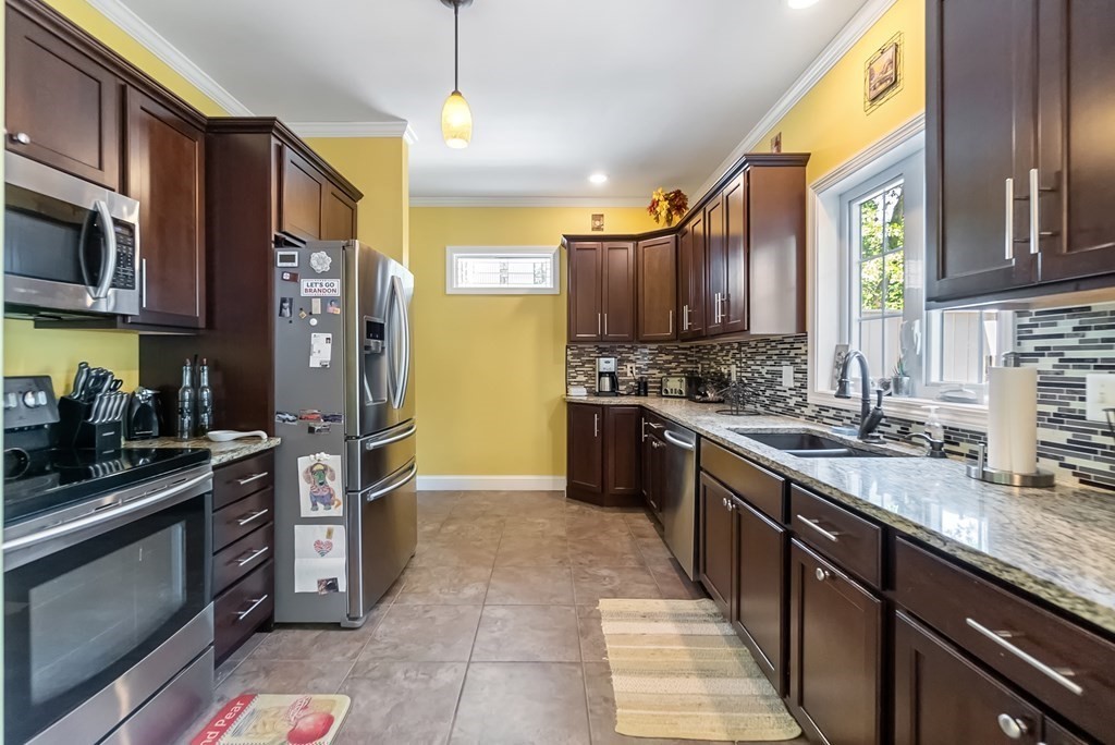 92 Briggs Street Springfield, MA 01151 - Photo 6 of 32