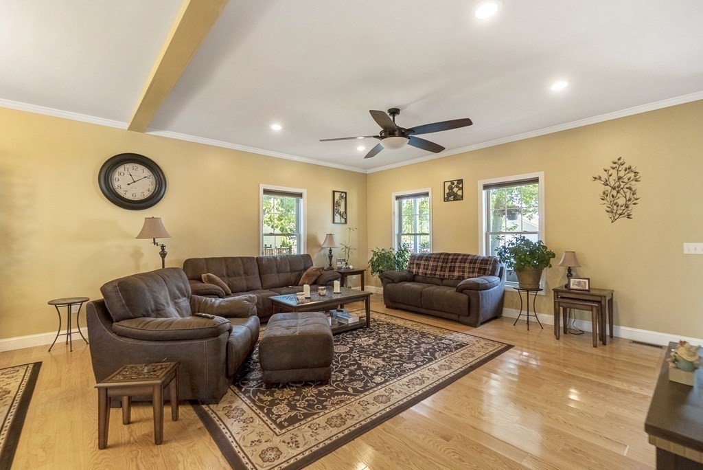 92 Briggs Street Springfield, MA 01151 - Photo 10 of 32