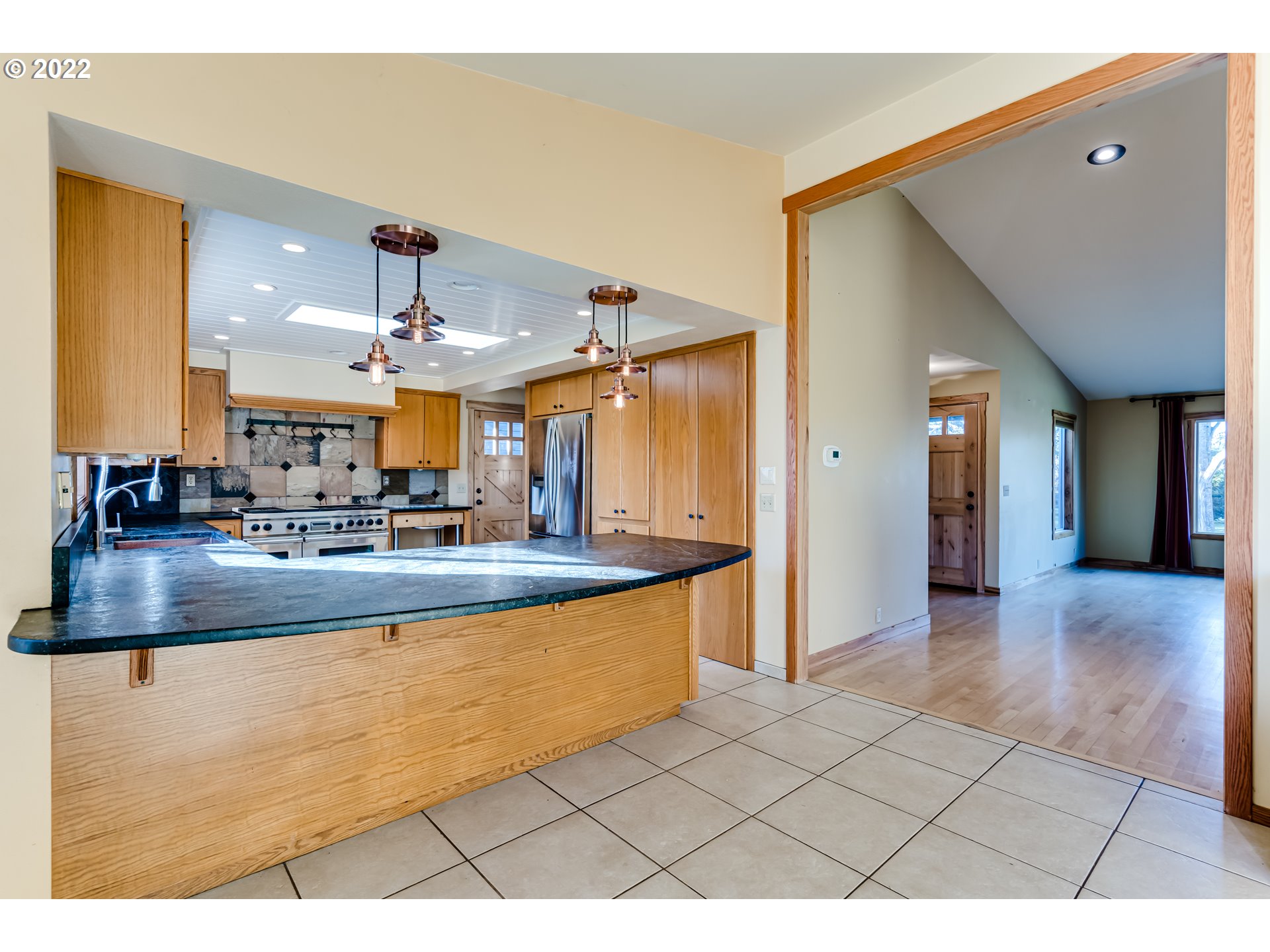 37577 Wheeler Road Dexter, OR 97431 - Photo 6 of 32 a view of a living room and kitchen