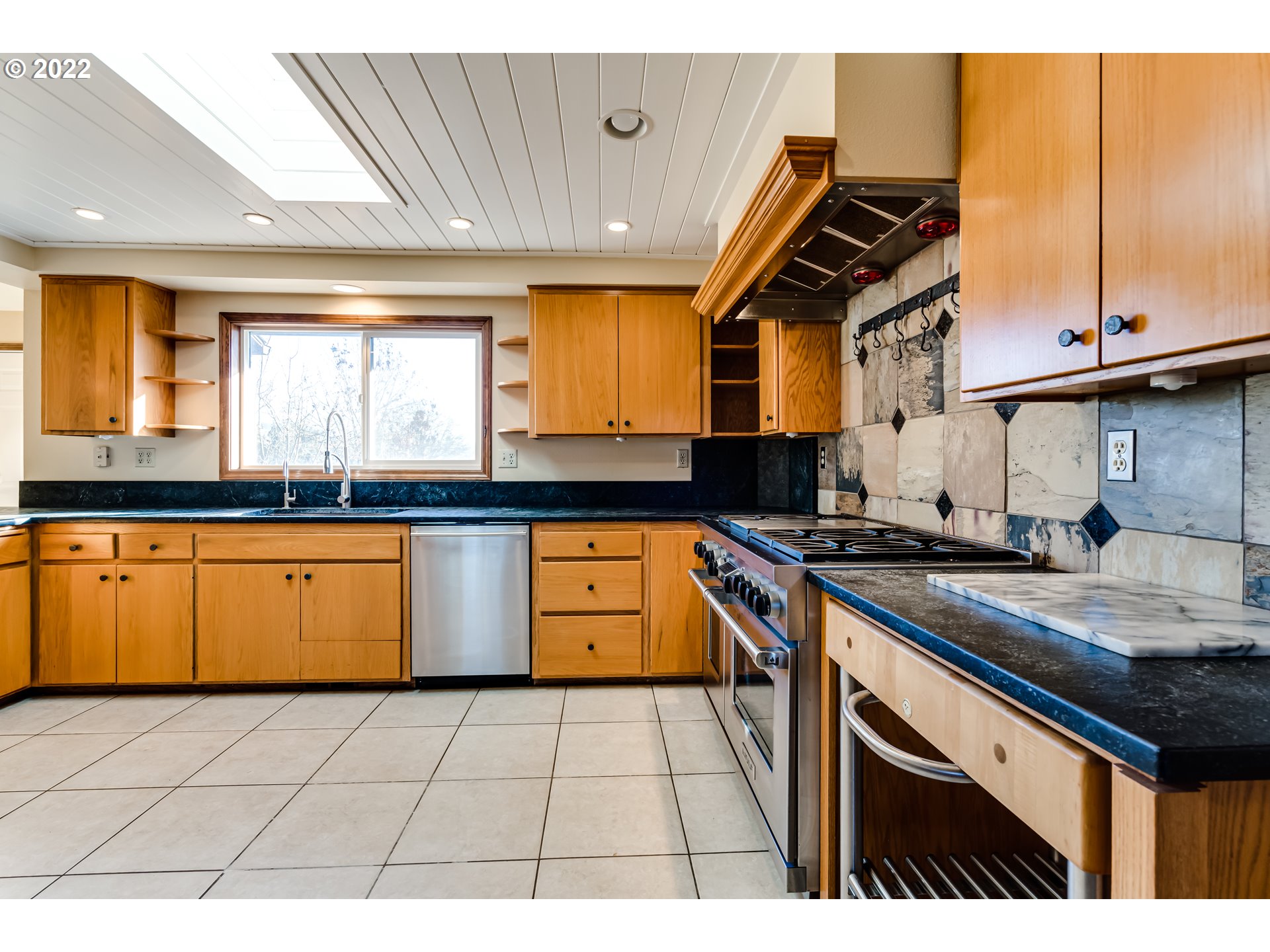 37577 Wheeler Road Dexter, OR 97431 - Photo 9 of 32 a kitchen with a sink a stove and cabinets