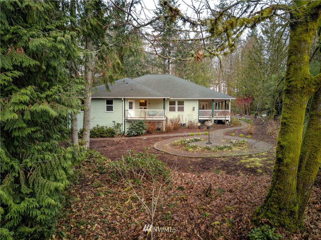 2141 Grove Road Northwest Olympia, WA 98502 - Photo 3 of 24 Gallery Image 3