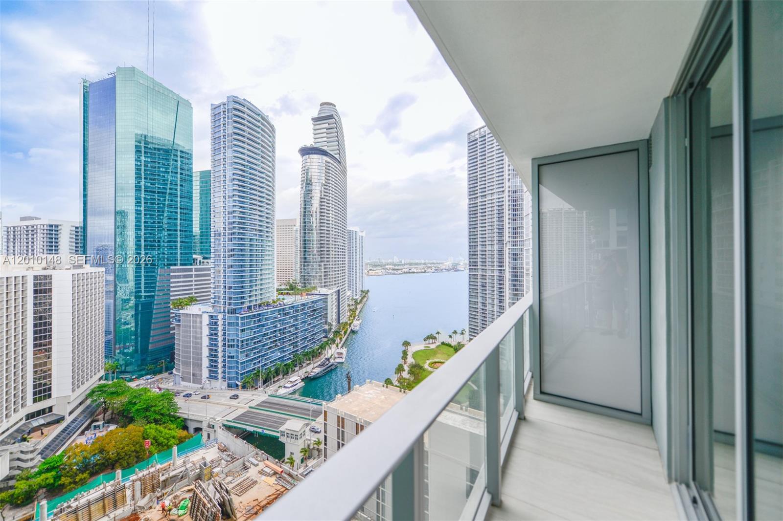 77 Southeast 5th Street, Unit 2604 Miami, FL 33131 - Photo 15 of 47 a balcony with city view