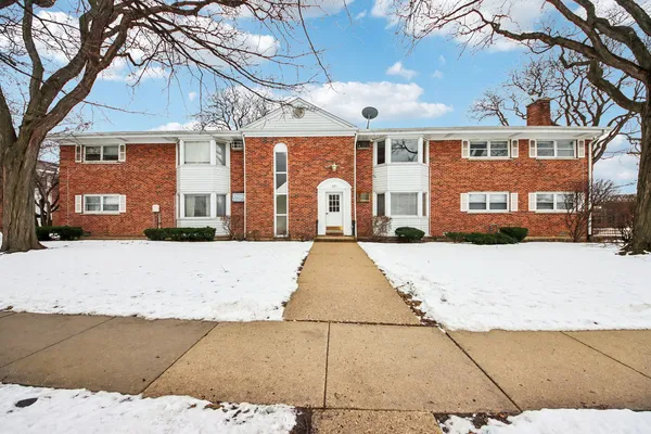 $285,000 | 527 West Eastman Street, Unit 2C, Arlington Heights, IL 60005