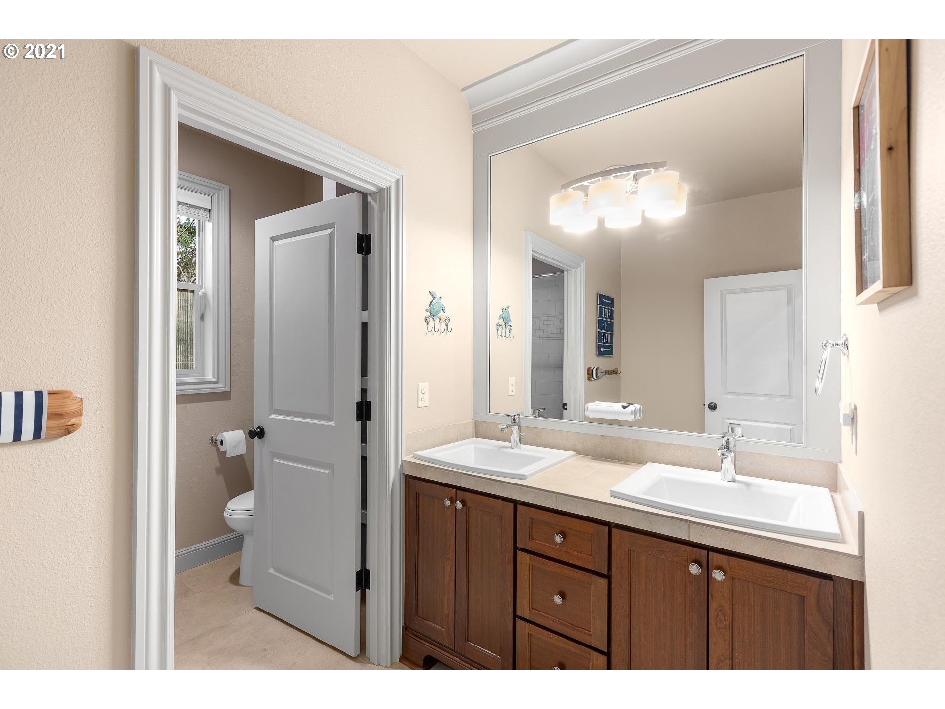 9415 Southwest Morrison Street Portland, OR 97225 - Photo 26 of 32 Bathroom
