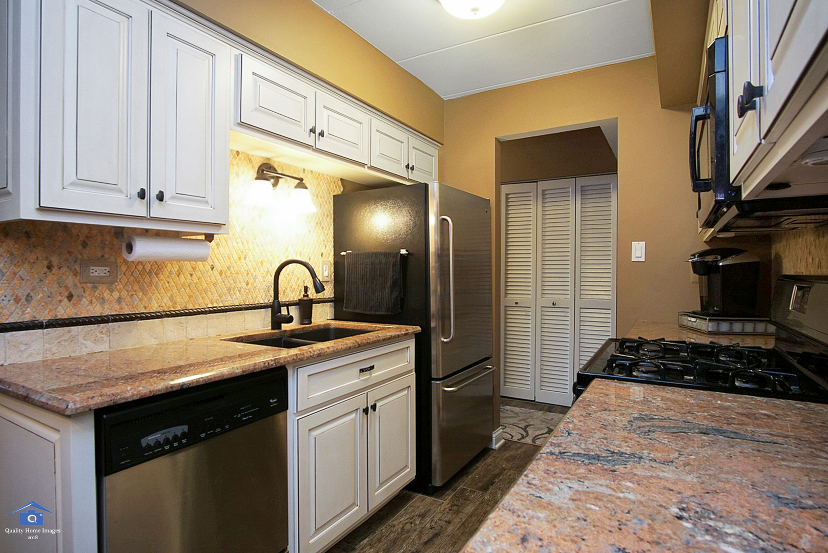 6443 Clarendon Hills Road, Unit 301C Willowbrook, IL 60527 - Photo 3 of 20