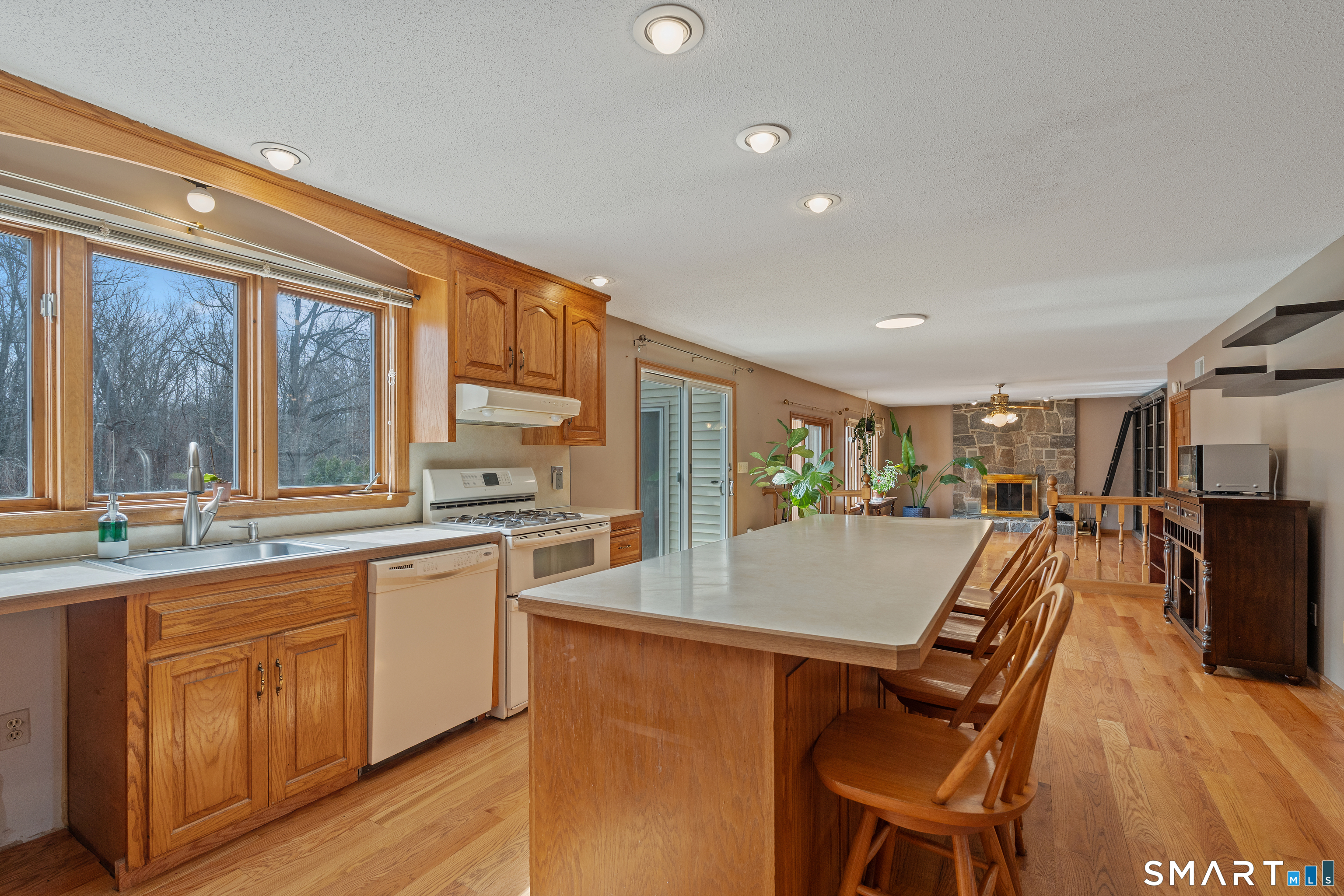 238 Two Rod Highway Wethersfield, CT 06109 - Photo 8 of 40