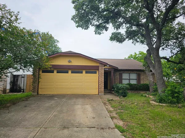 $1,800 | 7692 Cascade Oak Drive, San Antonio, TX 78249