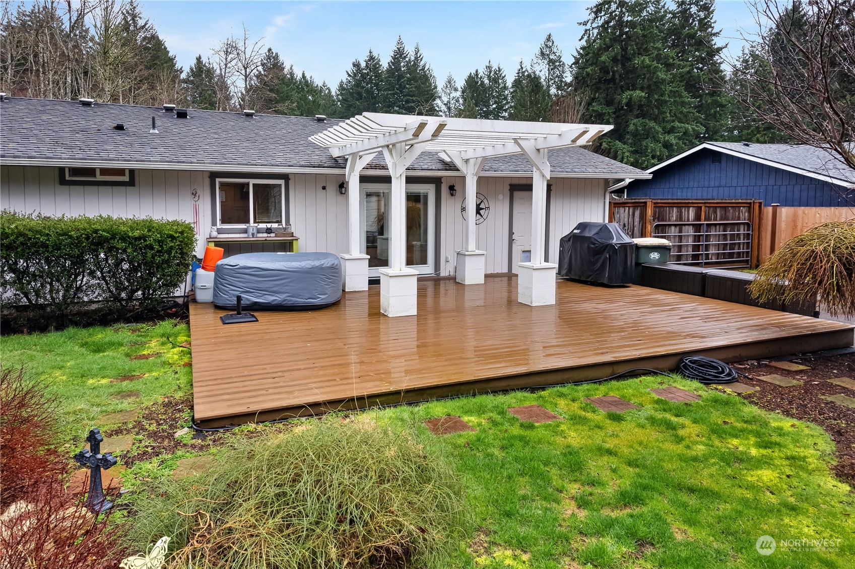 3529 Eagle Drive Northeast Olympia, WA 98516 - Photo 25 of 29 a front view of a house with garden