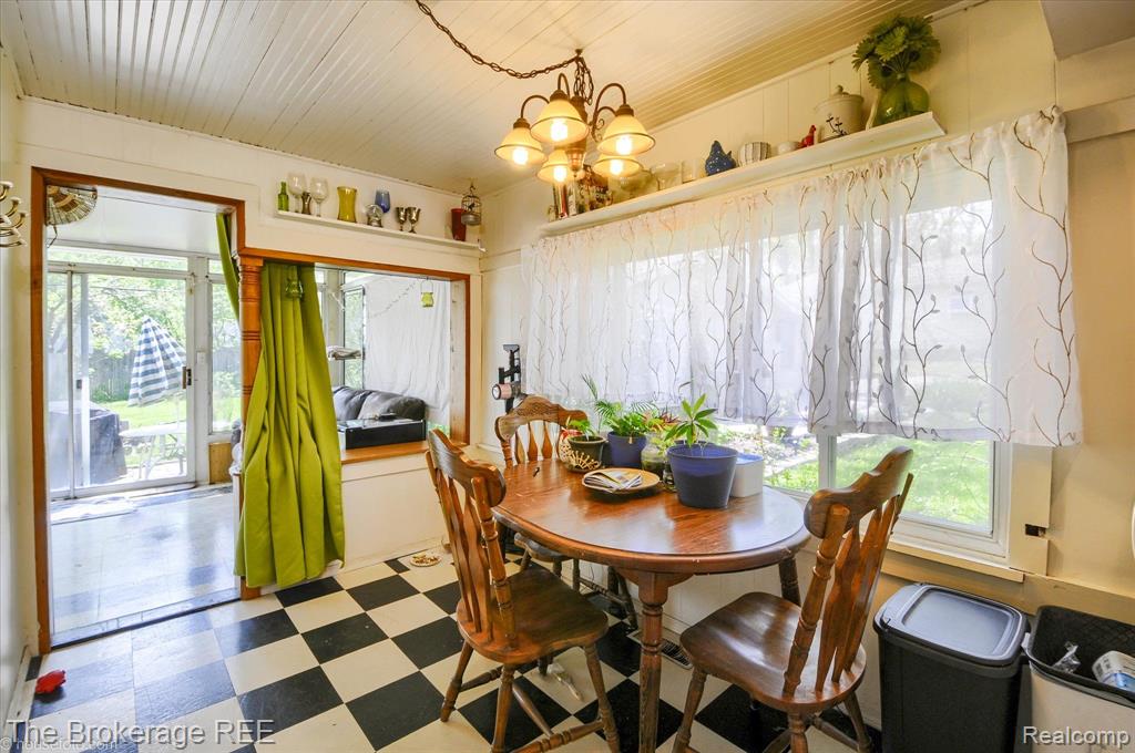 703 Cedarlawn Road Waterford, MI 48328 - Photo 21 of 27 Gallery Image 21