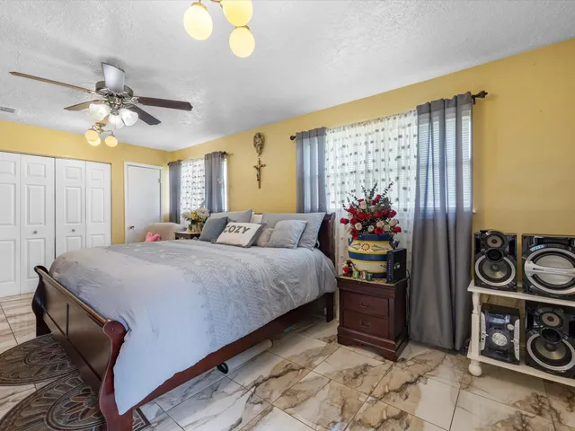 $194,999 | 15935 Dunman Lane, Houston, TX 77044