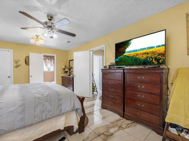 $194,999 | 15935 Dunman Lane, Houston, TX 77044