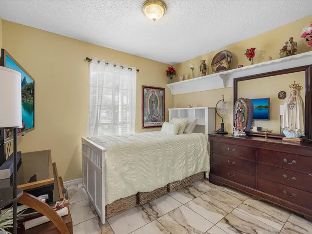 $194,999 | 15935 Dunman Lane, Houston, TX 77044