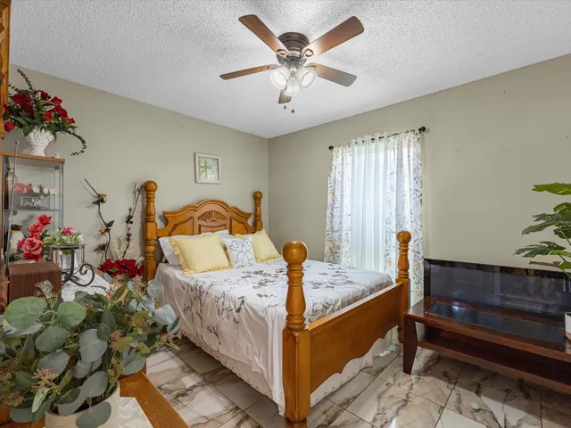 $194,999 | 15935 Dunman Lane, Houston, TX 77044