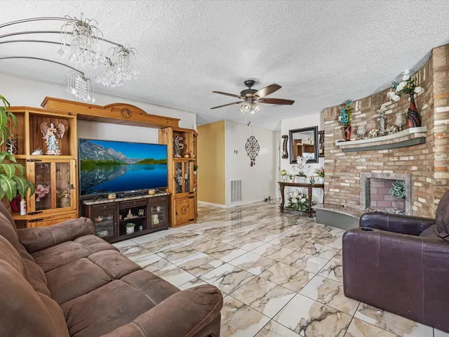 $194,999 | 15935 Dunman Lane, Houston, TX 77044