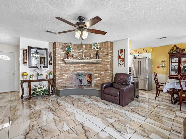 $194,999 | 15935 Dunman Lane, Houston, TX 77044