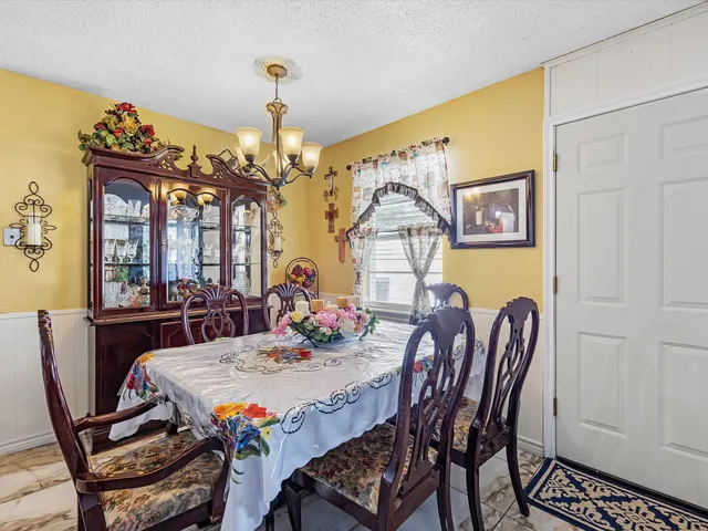 $194,999 | 15935 Dunman Lane, Houston, TX 77044