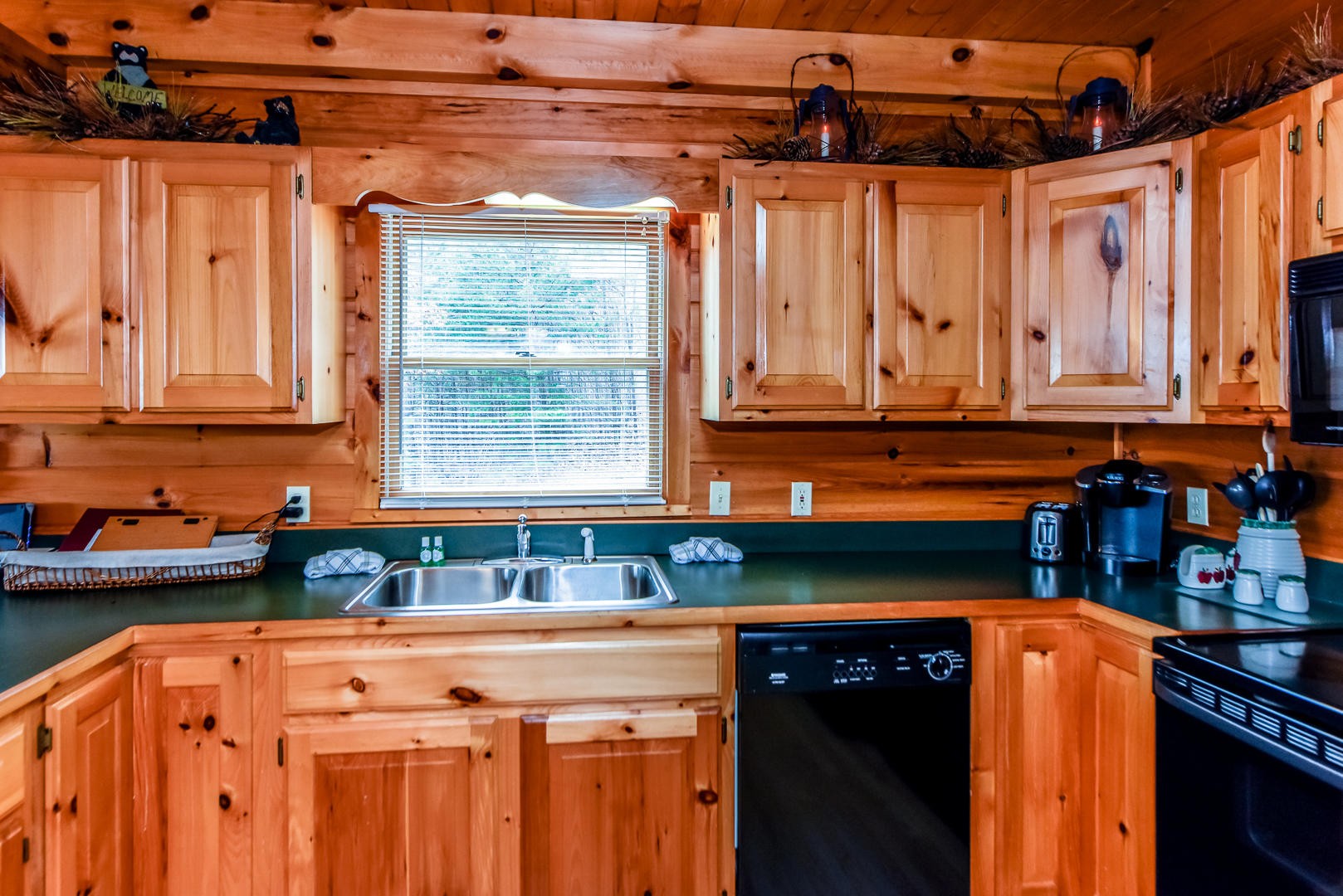 2305 Bluff Mountain Road Sevierville, TN 37876 - Photo 6 of 40 Gallery Image 6