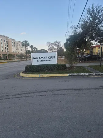 $2,000 | 3252 Foxcroft Road, Unit 113, Miramar, FL 33025