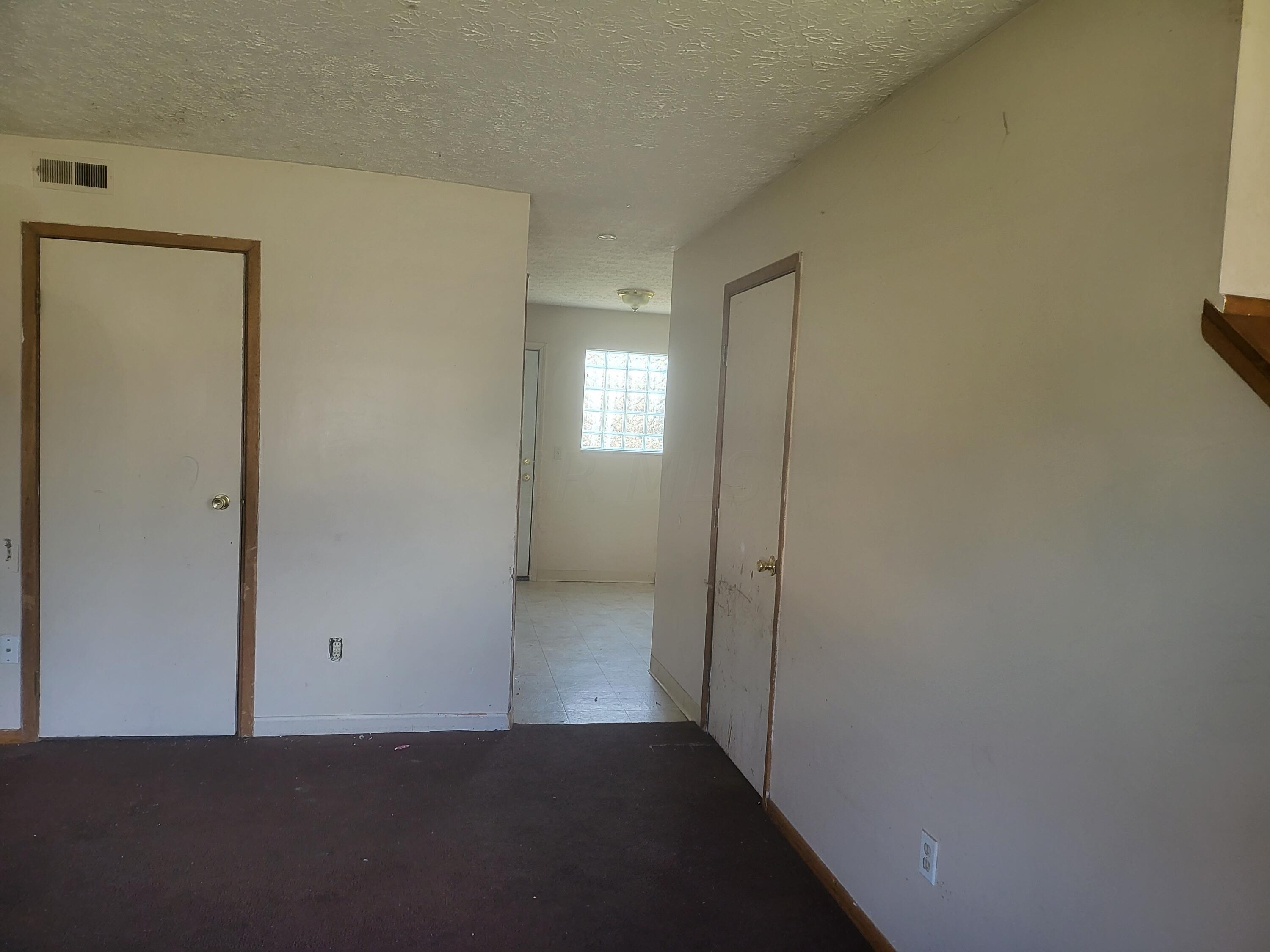 6852-6858 Garden Terrace Road Columbus, OH 43229 - Photo 3 of 27 20221125_120607