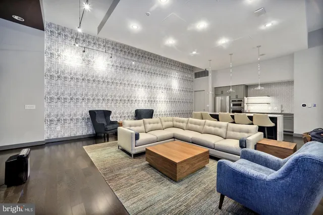 a view of a yard with sitting area