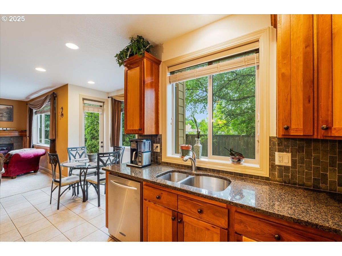 17544 Southwest Keystone Court Beaverton, OR 97007 - Photo 12 of 48 Gallery Image 12