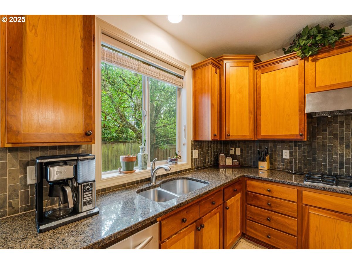 17544 Southwest Keystone Court Beaverton, OR 97007 - Photo 13 of 48 Gallery Image 13